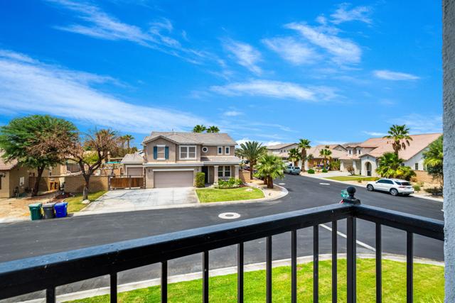 37590 Severn Place, Indio CA: https://media.crmls.org/mediaz/7234648b-fdae-4d0c-80d8-a7df16269fe5.jpg