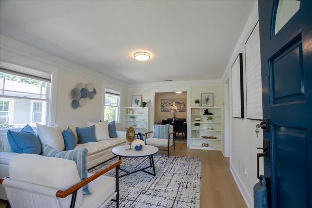 524 8th Avenue, Menlo Park CA: https://media.crmls.org/mediaz/72349c5c-588d-474c-961d-3a1c0729fcde.jpg