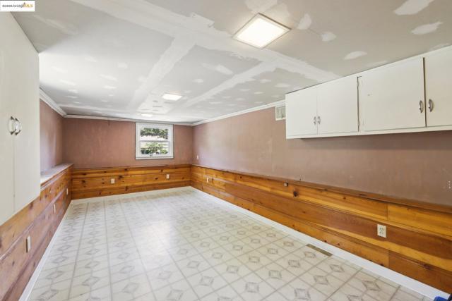 332 El Camino Real, Vallejo CA: https://media.crmls.org/mediaz/7234b87a-67ea-40f3-94f2-68703f2790d6.jpg
