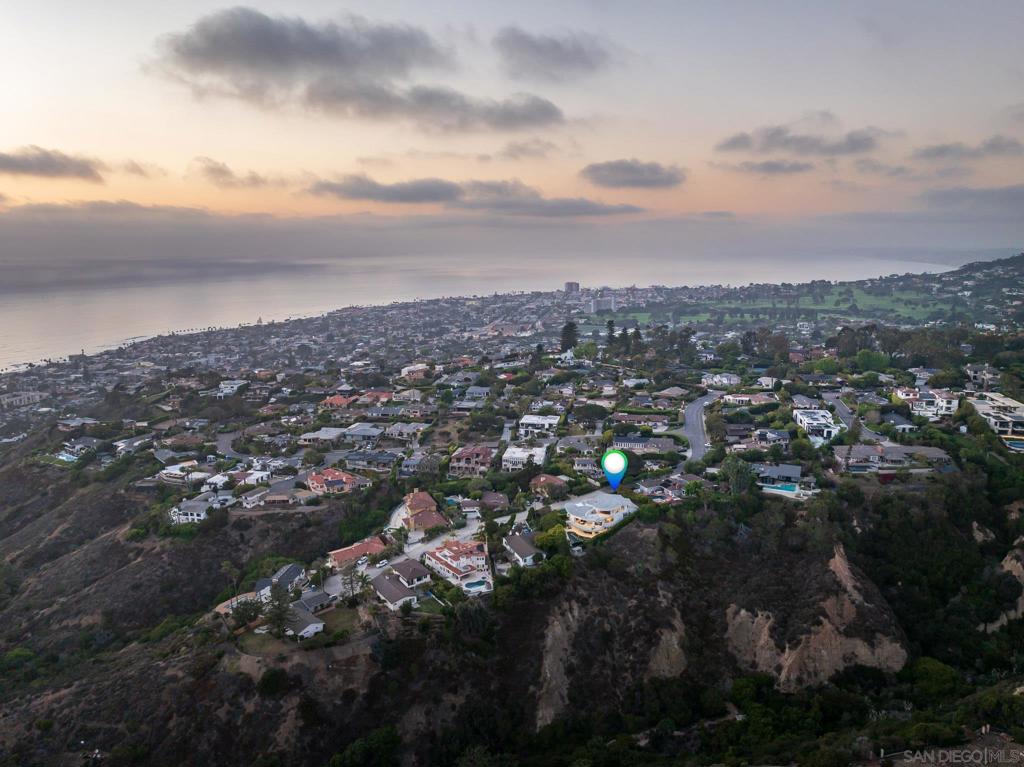 https://media.crmls.org/mediaz/7234c1b7-f176-471c-9cde-8dc90fac24c0.jpg?preset=X-Large
