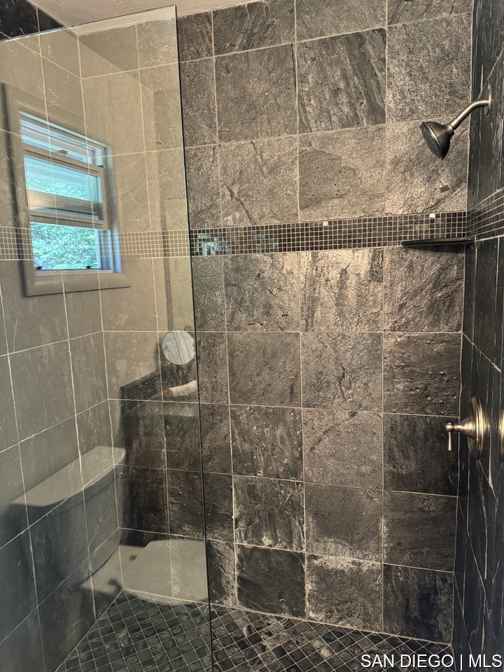 https://media.crmls.org/mediaz/72358292-73ab-4f36-b1e2-efaa6017fde7.jpg?preset=X-Large