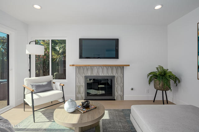 574 Nicole Drive, Newbury Park CA: https://media.crmls.org/mediaz/7235c473-ac66-425f-a08d-4e0e64c9bba9.jpg