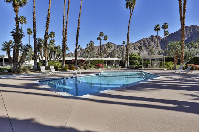 45735 Pawnee Road, Indian Wells CA: https://media.crmls.org/mediaz/72361139-315e-41db-97ca-489d2c3ac215.jpg