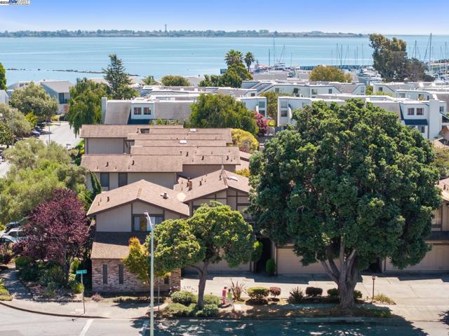 1230 Ballena Blvd, Alameda CA: https://media.crmls.org/mediaz/72365cd1-3598-47dc-8abb-a6bf989c0174.jpg