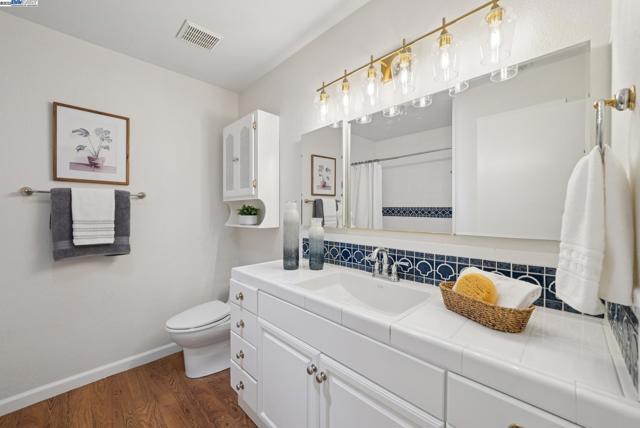 7467 Sundrop Ct, Pleasanton CA: https://media.crmls.org/mediaz/7236e11d-296e-443e-a7fd-8a9f3c525c34.jpg
