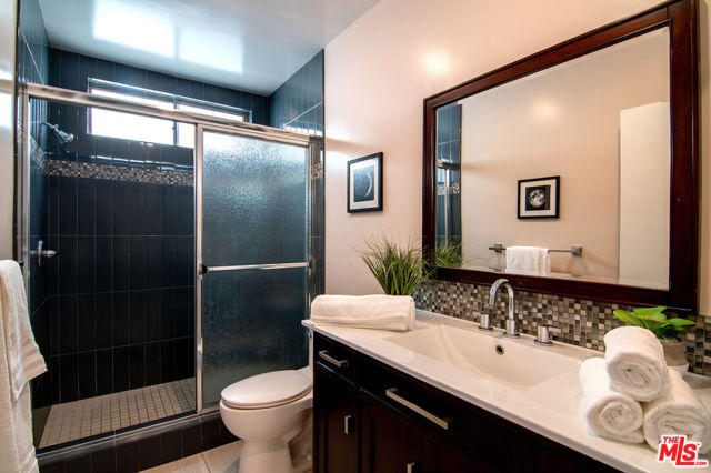 10725 Ohio Avenue, Los Angeles CA: https://media.crmls.org/mediaz/72378f87-c10d-4237-bb6e-757ac107e253.jpg