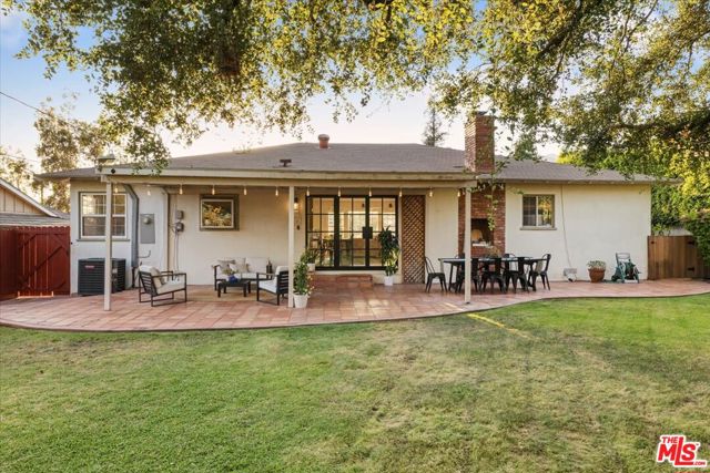 336 N Bradoaks Avenue, Monrovia CA: https://media.crmls.org/mediaz/7237a58e-e0c8-43f2-a631-2e8a2ff5f3b5.jpg
