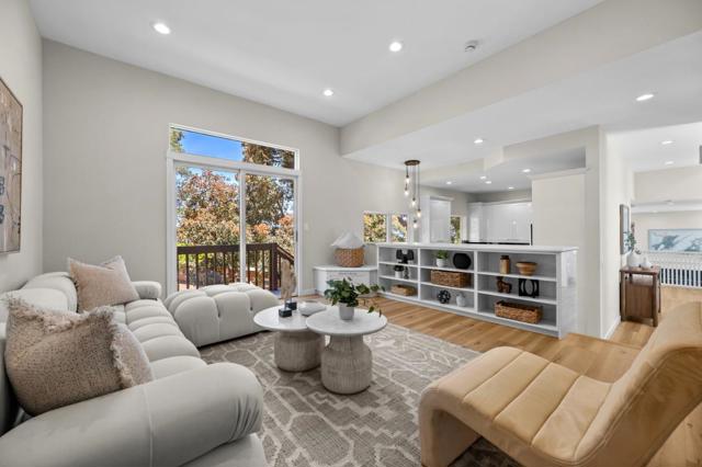 3554 Oak Knoll Drive, Redwood City CA: https://media.crmls.org/mediaz/7237ea70-de2e-40e7-af97-96603f6faaa0.jpg