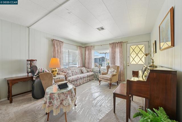 327 La Vina, Pacheco CA: https://media.crmls.org/mediaz/7238cd8a-0eaf-48c9-a404-7b11bc2612e9.jpg