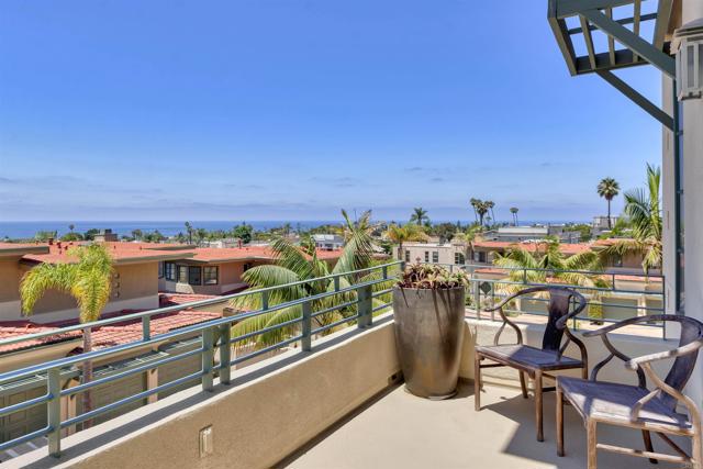 7127 Fay Avenue, La Jolla CA: https://media.crmls.org/mediaz/7238ddef-0bf0-4624-ba6b-594624f29893.jpg
