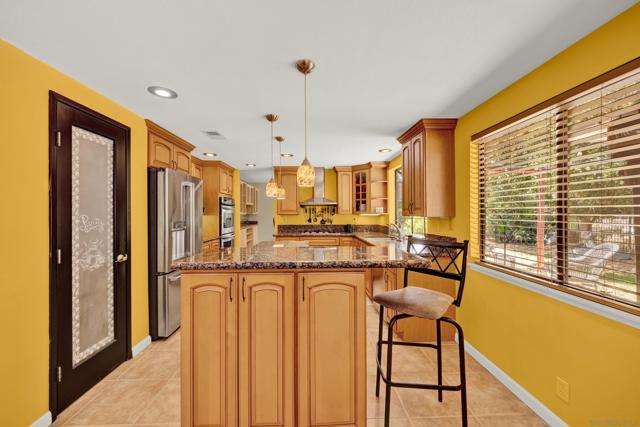 2010 Palsero Ave, Escondido CA: https://media.crmls.org/mediaz/7238fab9-1b90-4e9c-8fc9-4a130b982420.jpg