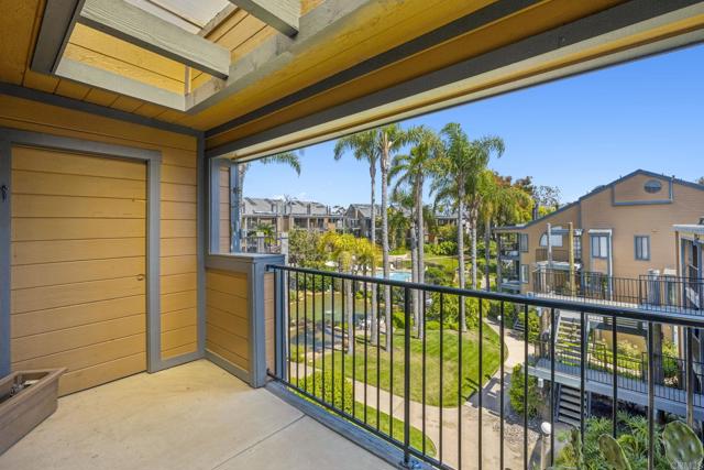 4006 Layang Layang Circle, Carlsbad CA: https://media.crmls.org/mediaz/72395a1d-ff2a-47c3-a6ba-2e52710eae5f.jpg