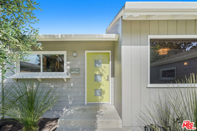 13601 Emelita Street photo 4