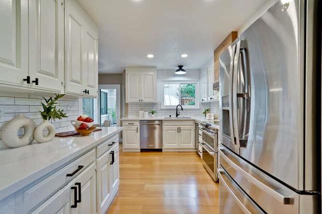 269 Bush Street, Mountain View CA: https://media.crmls.org/mediaz/7239dee6-d493-48cb-b4a9-19da720ecc34.jpg
