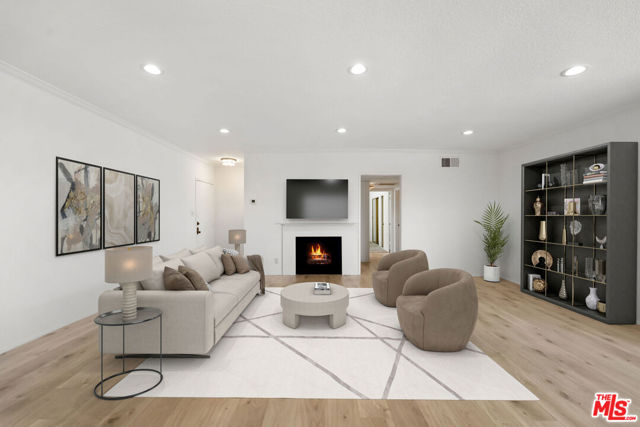 222 7th Street, Santa Monica CA: https://media.crmls.org/mediaz/723af4c7-2979-4cef-a240-d71b8b1d487e.jpg