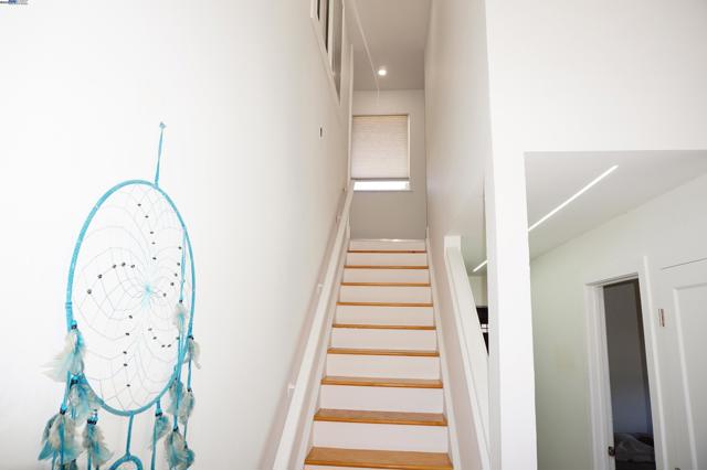 156 Briarwood Dr, Hayward CA: https://media.crmls.org/mediaz/723b5393-8e02-4a06-8b97-7213e71b12e9.jpg