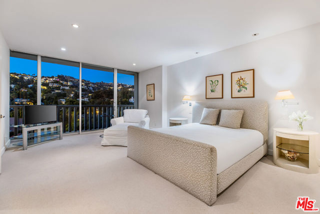 Image 6 of 22 For 9255 Doheny Road 1101
