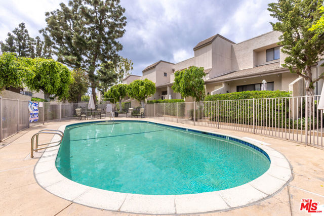 15161 Magnolia Boulevard, Sherman Oaks CA: https://media.crmls.org/mediaz/723c3da2-9248-420a-9e9e-bd3806887ea8.jpg