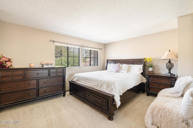 2124 Snowberry Court, Simi Valley CA: https://media.crmls.org/mediaz/723c52d8-6a29-4f17-93af-0eff01dc6ebd.jpg
