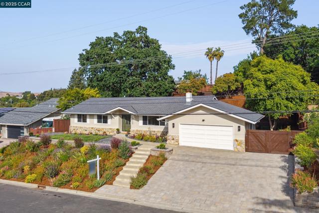 3739 Northridge Dr, Concord CA: https://media.crmls.org/mediaz/723ca72d-8a06-4bee-af23-084da74f6d33.jpg