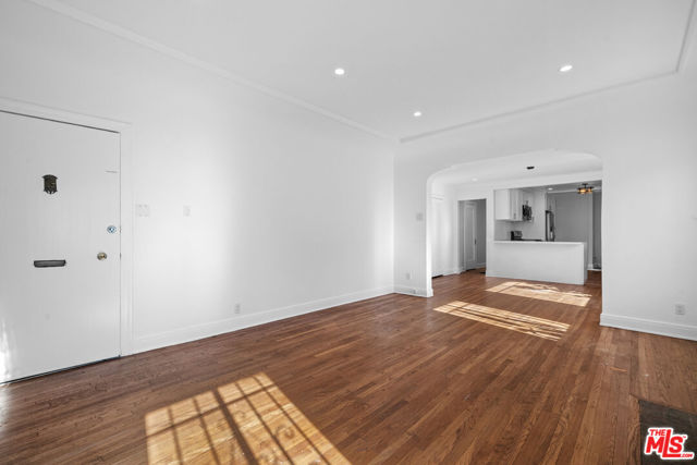 2826 Somerset Drive, Los Angeles CA: https://media.crmls.org/mediaz/723ced6d-0e59-40e6-b250-bd112fe6b5a9.jpg