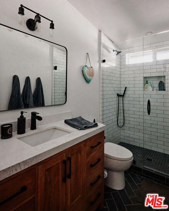 167 Paradise Cove Road, Malibu CA: https://media.crmls.org/mediaz/723db9d9-ae12-44c4-8f2e-2d024ceea050.jpg