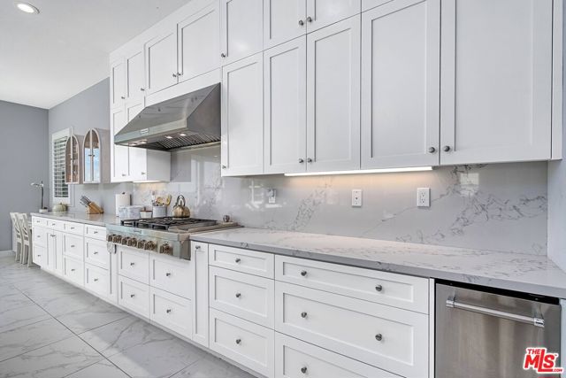 20326 W Liverpool Way, Porter Ranch CA: https://media.crmls.org/mediaz/723dd1d4-cba0-47cc-84df-cbe319b22254.jpg
