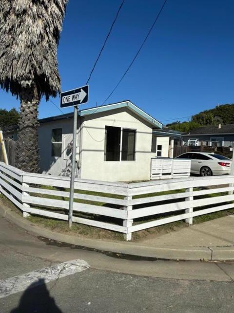 1475 Hilby Avenue, Seaside CA: https://media.crmls.org/mediaz/723de46a-d4a8-442e-81dd-73ed46707f2f.jpg
