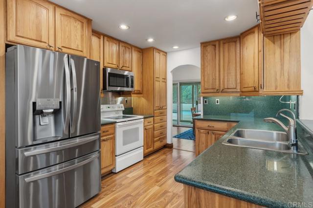 Detail Gallery Image 6 of 44 For 11515 Escoba Pl, San Diego,  CA 92127 - 4 Beds | 2 Baths