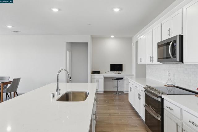 4105 Markovich Ct, Richmond CA: https://media.crmls.org/mediaz/723e3590-1c04-47a7-b6c7-bca3fd572ba6.jpg