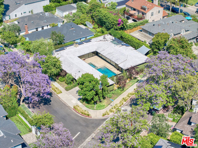 310 Beloit Avenue, Los Angeles CA: https://media.crmls.org/mediaz/723ec31a-783a-4820-b081-8eb3626c7658.jpg