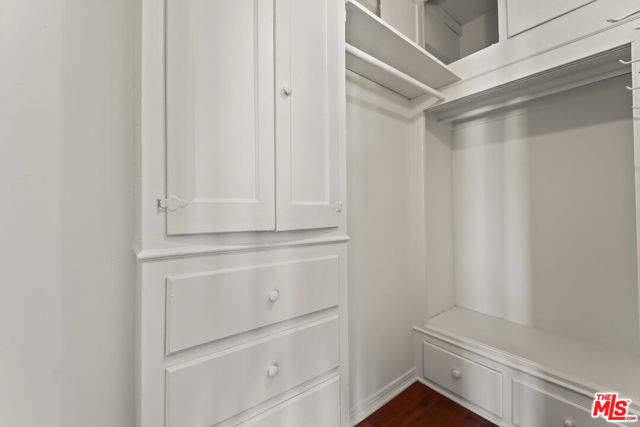 1314 N HAYWORTH Avenue, West Hollywood CA: https://media.crmls.org/mediaz/723f58a8-9929-445d-b8a0-d1c70d9c0912.jpg