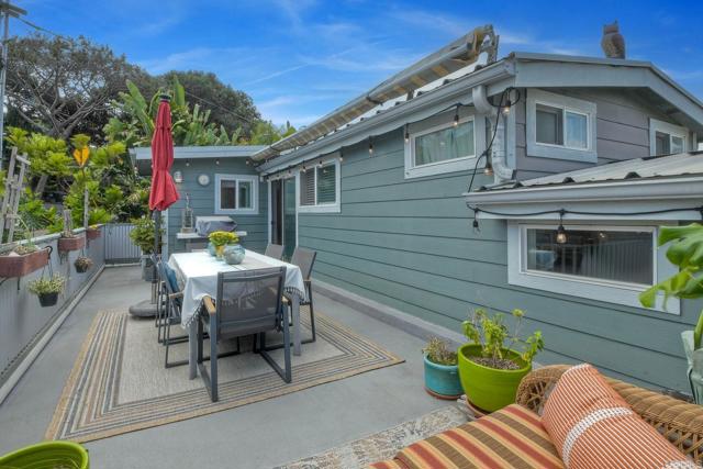 123 Jasper Street, Encinitas CA: https://media.crmls.org/mediaz/723f5f1d-8ea6-405a-bfae-0b62e2f362ec.jpg