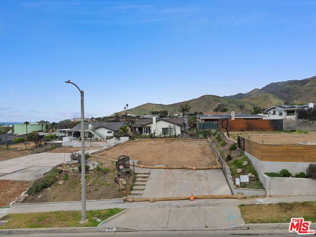 3731 Seahorn Drive, Malibu CA: https://media.crmls.org/mediaz/723f60ff-4804-4b2f-8cc8-fd99d30f2927.jpg