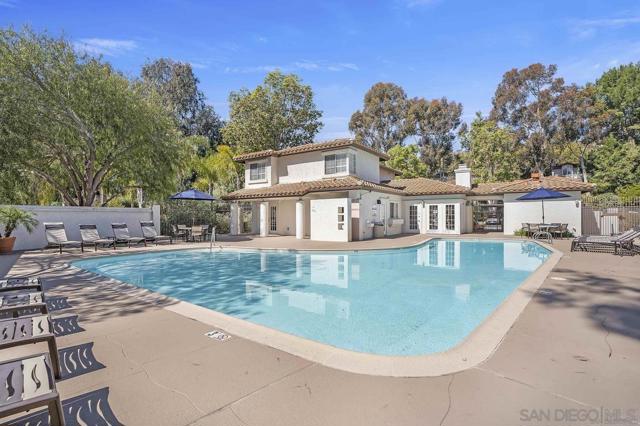 4887 Bella Pacific Row, San Diego CA: https://media.crmls.org/mediaz/723faf86-1c09-4d4f-941a-65c0cc87f9f2.jpg