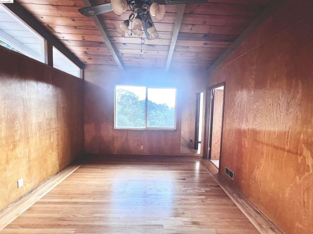 58 Pomona St, Crockett CA: https://media.crmls.org/mediaz/723ff0d9-9af1-4f81-abfe-8722fdd2be16.jpg