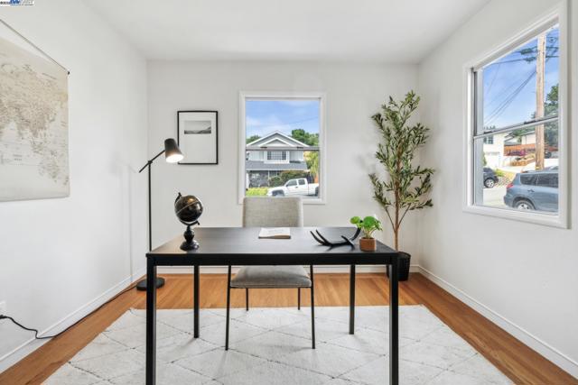 4859 Seaview Ave, Castro Valley CA: https://media.crmls.org/mediaz/724017f5-f6f8-44bc-b1b5-c17200390384.jpg