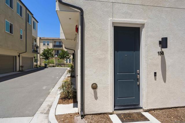 5506 Sandcliff Ln, San Diego CA: https://media.crmls.org/mediaz/7240694f-00e7-420a-b98c-f55b5378fb95.jpg