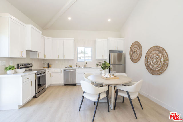 824 N Lima Street, Burbank CA: https://media.crmls.org/mediaz/72406ee1-fbdd-4253-ac52-bba045e9cd9c.jpg