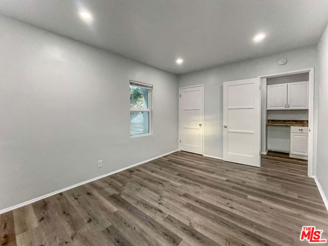 1103 Ocean Park Boulevard, Santa Monica CA: https://media.crmls.org/mediaz/724120ee-5893-4efb-ae67-4f00a7dbcd63.jpg
