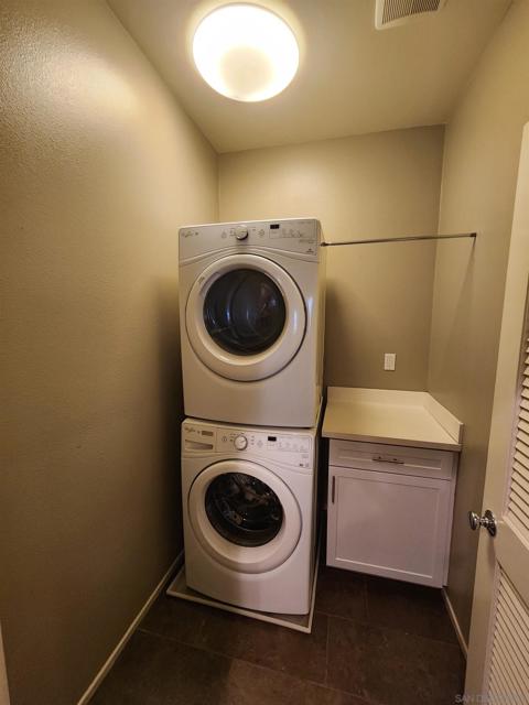 5059 Juneberry Ct, San Diego CA: https://media.crmls.org/mediaz/72412de9-a860-4283-ab23-7abfb4d4fea4.jpg