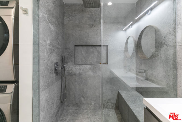 8335 GLADBECK Avenue, Northridge CA: https://media.crmls.org/mediaz/72413294-f746-41bf-bff3-bfd73a6fddfe.jpg