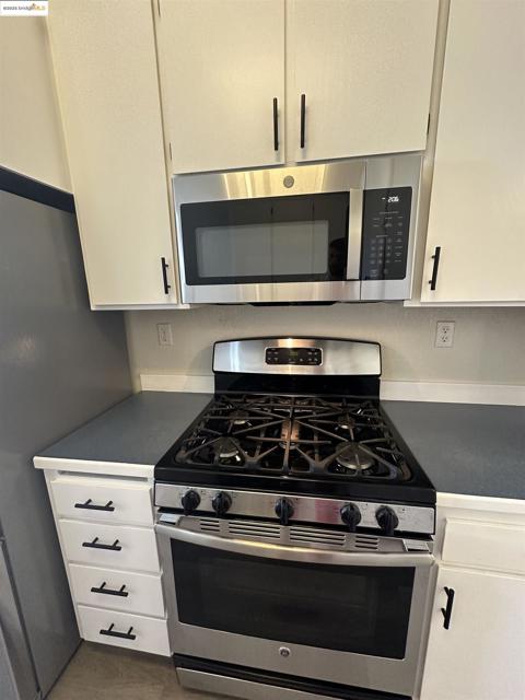 13 Aspen Ct, Vallejo CA: https://media.crmls.org/mediaz/7241b75c-9b38-4cf0-808d-4fa9d24f3fef.jpg