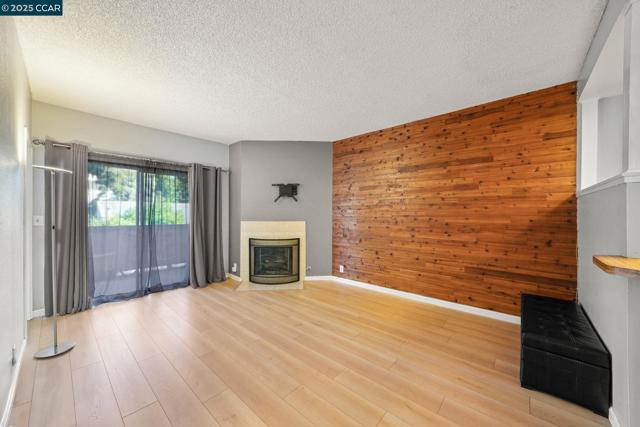 Image 10 of 25 For 25930 Kay Ave  201