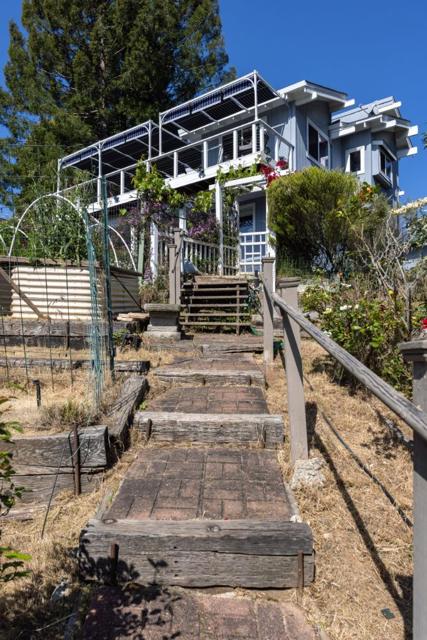 645 Skyward Drive, Aptos CA: https://media.crmls.org/mediaz/72420eff-1316-49ea-90e1-e96bcf7ddb5f.jpg