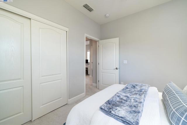 Image 21 of 42 For 122 Center Ct