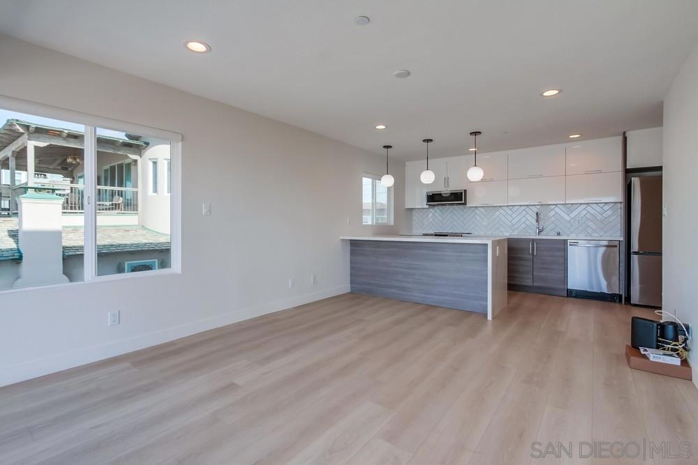 MLS #250032138SD img 6