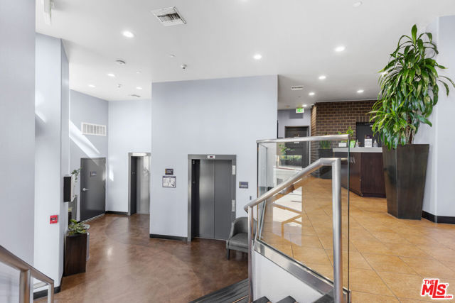 629 Traction Avenue, Los Angeles CA: https://media.crmls.org/mediaz/72431e84-53bc-40f6-8e62-46933964cd5c.jpg