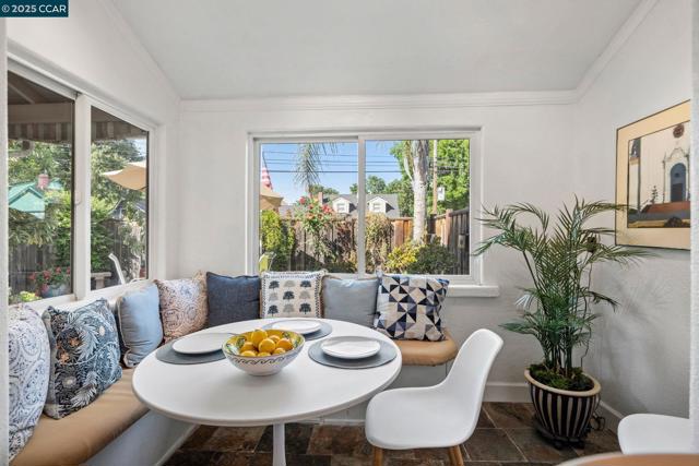 4218 Cobblestone Dr, Concord CA: https://media.crmls.org/mediaz/72434a4a-fe87-45b1-b72f-7783df79b654.jpg