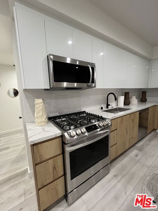 124 S Croft Avenue, Los Angeles CA: https://media.crmls.org/mediaz/7243f74e-8893-4b9d-8609-c36342abf1ee.jpg